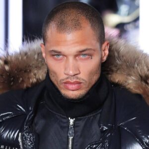 Τζέρεμι Μικς: Ο «πιο σέξι εγκληματίας του κόσμου» μιλά για τους ξυλοδαρμούς στη φυλακή & τις γυμνές φωτογραφίες