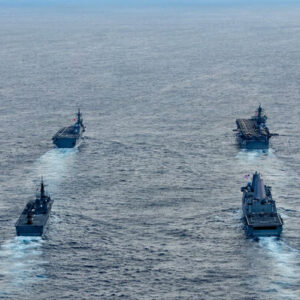 Το Ιράν δημοσιοποίησε πλάνα που απεικονίζουν επίθεση σε αμερικανικό αεροπλανοφόρο (βίντεο)