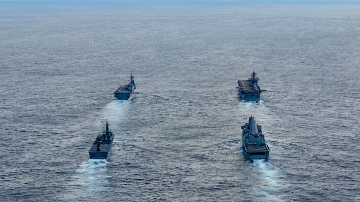 Το Ιράν δημοσιοποίησε πλάνα που απεικονίζουν επίθεση σε αμερικανικό αεροπλανοφόρο (βίντεο)