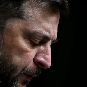 Δύσκολες στιγμές για τον Β.Ζελένσκι: Οι ΗΠΑ ξεχνούν την Ουκρανία και στέλνουν στην Μ.Ανατολή τους α/α πυραύλους