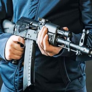 Ένοπλη ληστεία στα ΕΛΤΑ Λουτρακίου: Απείλησαν με καλάσνικοφ τους υπαλλήλους και άρπαξαν 32.000 ευρώ