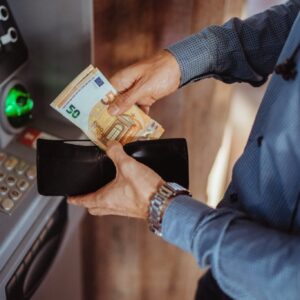 «Καταξοδεύτηκε» η κυβέρνηση του Κ.Μητσοτάκη: Στα 920 ευρώ μεικτά ο νέος κατώτατος μισθός!