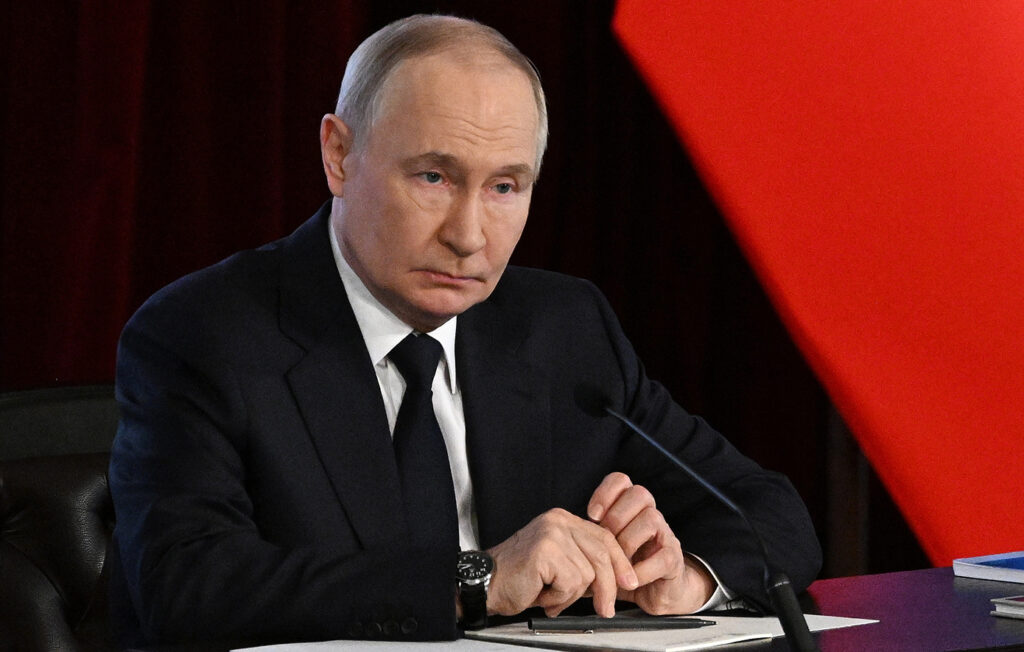 Η Ρωσία σηκώνει το «γάντι» με τη Βρετανία – Β.Πούτιν: «Θα απαντήσουμε με “ασύμμετρες” ενέργειες στις νηοψίες»