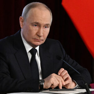 Η Ρωσία σηκώνει το «γάντι» με τη Βρετανία – Β.Πούτιν: «Θα απαντήσουμε με “ασύμμετρες” ενέργειες στις νηοψίες»