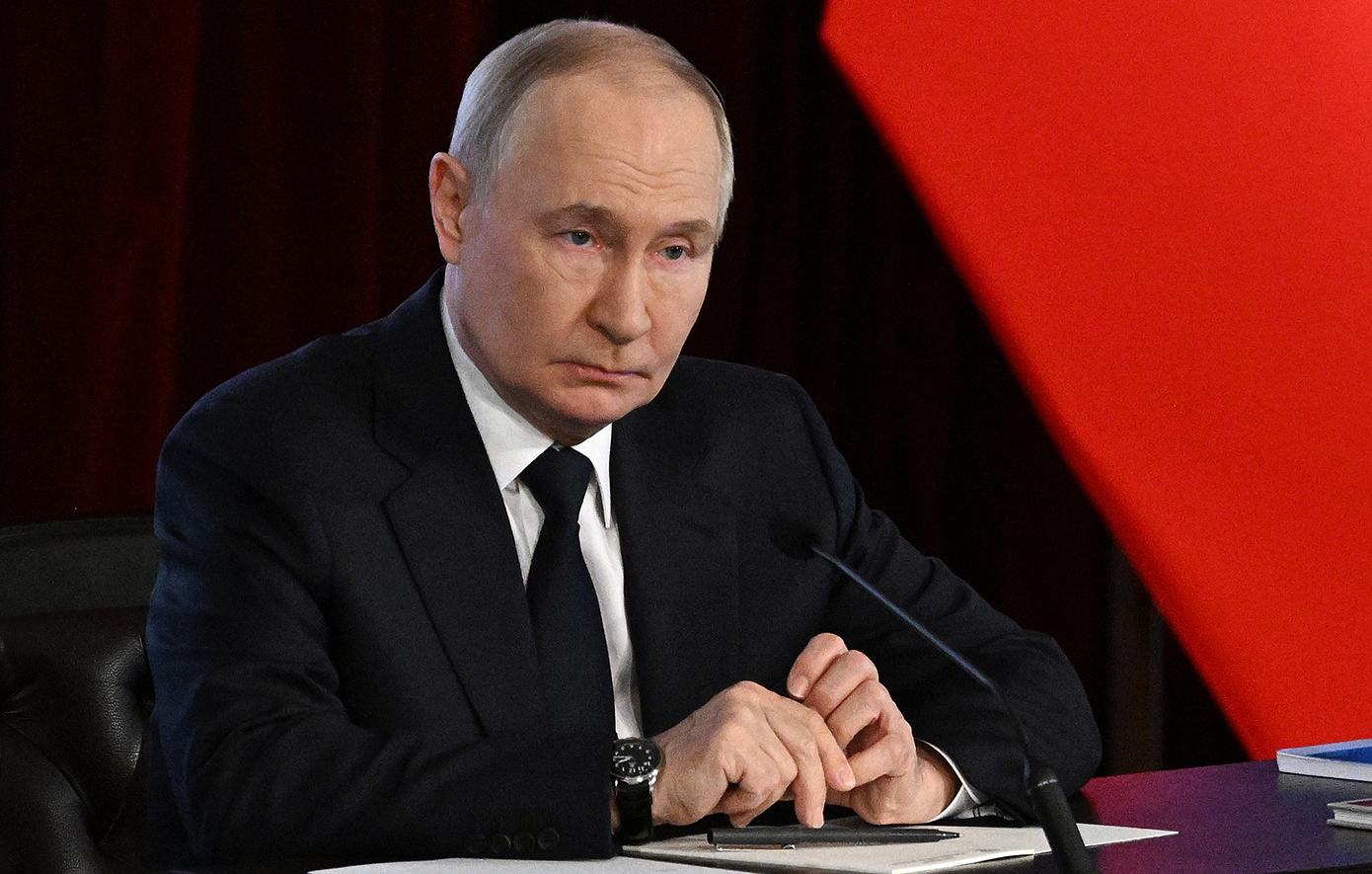 Η Ρωσία σηκώνει το «γάντι» με τη Βρετανία – Β.Πούτιν: «Θα απαντήσουμε με “ασύμμετρες” ενέργειες στις νηοψίες»