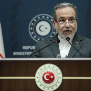 Ιρανός ΥΠΕΞ: «Στρατιώτες των ΗΠΑ χρησιμοποιούν πολίτες σε χώρες του Κόλπου ως ανθρώπινη ασπίδα»