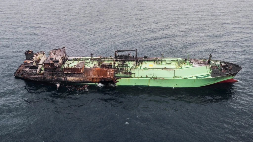 Λιβύη: Ρυμουλκεί το Arctic Metagaz – Το ημιβυθισμένο ρωσικό πλοίο μεταφοράς LNG – Ο κίνδυνος για το περιβάλλον