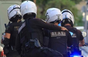 Κορωπί: Συνελήφθησαν ένας 18χρονος και ένας 17χρονος μετά από καταδίωξη – Πέταξαν περίστροφο στο δρόμο