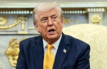 Ντ.Τραμπ σε Βρετανία: «Παιχνίδια» τα αεροπλανοφόρα σας – «Ο πόλεμος τελείωσε… μην μπείτε στον κόπο»