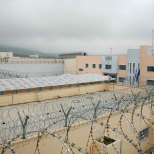 Συμπλοκή κρατουμένων στις φυλακές Αγυιάς: Έλληνας επιτέθηκε σε Σουδανό με αυτοσχέδιο ξυράφι