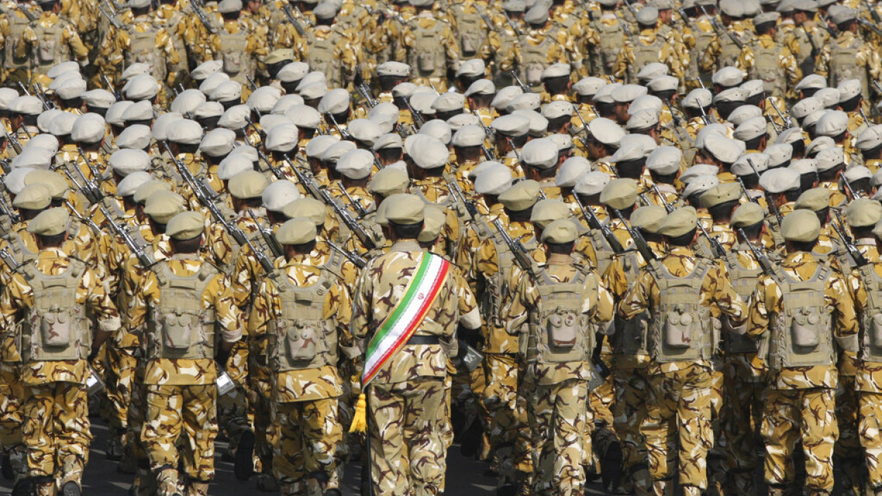 «Ελάτε πιο κοντά»: Oι Ιρανοί χλευάζουν πιθανή χερσαία εισβολή των ΗΠΑ (βίντεο)