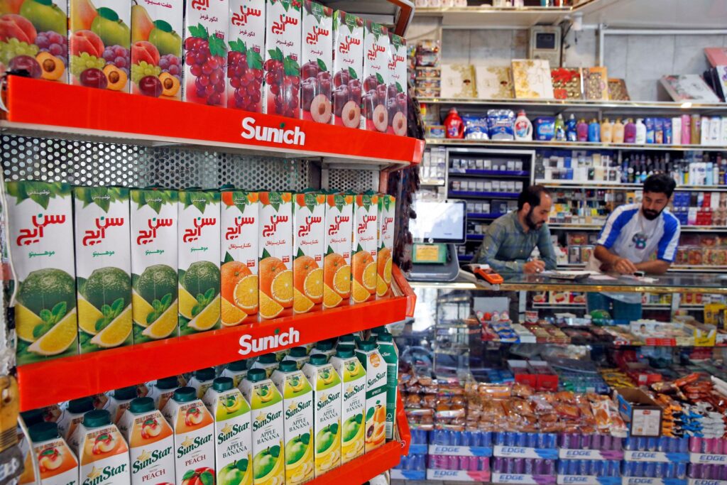 Ο πρόεδρος του Ιράν σε αλυσίδα σούπερ μάρκετ στην Τεχεράνη