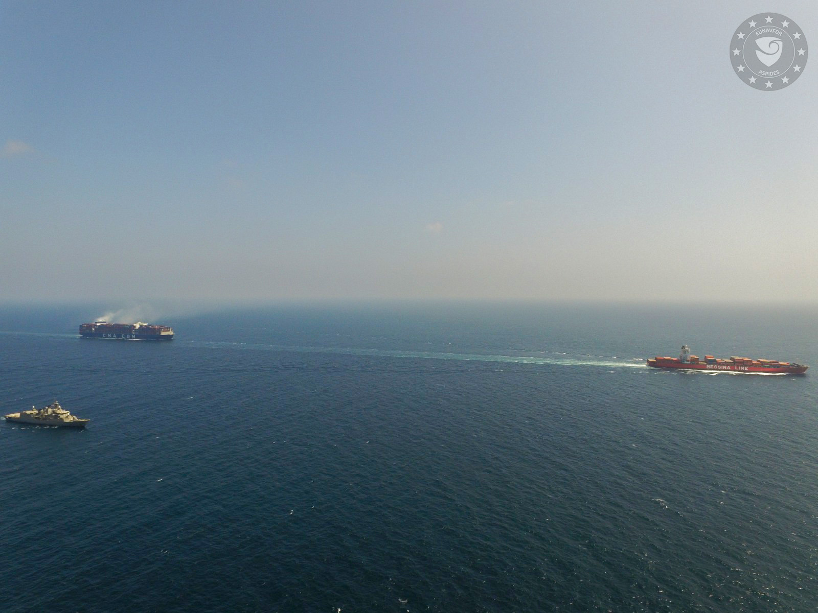 Η φρεγάτα Ύδρα παρείχε υποστήριξη σε εμπορικά πλοία στο πλαίσιο της αποστολής ASPIDES (φωτο)