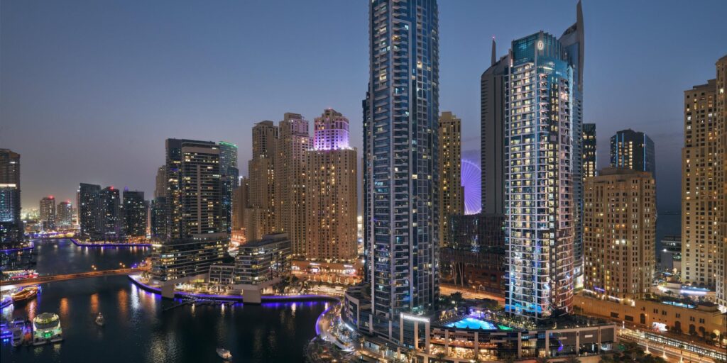 Ο ιρανικός Στρατός προειδοποιεί τις χώρες του Κόλπου: «Θα σας διαλύσουμε όλα τα πολυτελή ξενοδοχεία σας»