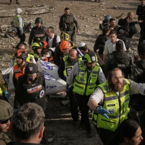 Ολοκληρωτική καταστροφή στην πόλη Μπέιτ Σέμες του Ισραήλ μετά την ιρανική πυραυλική επίθεση: Δείτε βίντεο