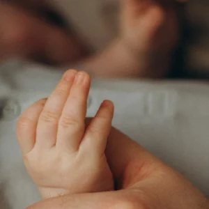 Νέες φρικτές αποκαλύψεις για το βρέφος 10 μηνών: Έχει μώλωπες και δαγκωματιές – Κίνδυνος για ανεπανόρθωτη ζημιά