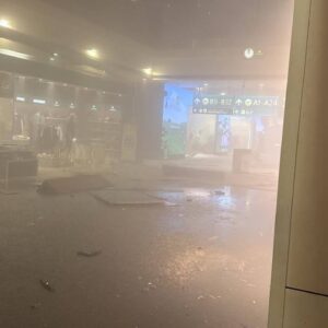 Ιρανικό drone κτύπησε το Διεθνές Αεροδρόμιο του Ντουμπάι – Ο κόσμος τρέχει πανικόβλητος (βίντεο)