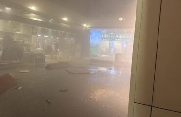 Ιρανικό drone κτύπησε το Διεθνές Αεροδρόμιο του Ντουμπάι – Ο κόσμος τρέχει πανικόβλητος (βίντεο)