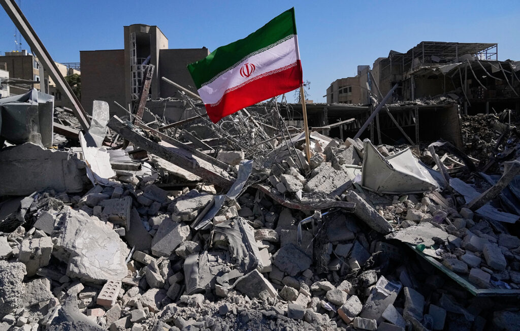 Το Ιράν επιστρατεύει… 12χρονα για να περιπολούν και να ελέγχουν τους δρόμους της Τεχεράνης