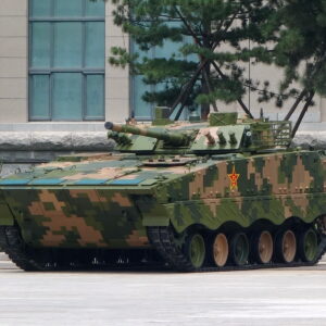 Ατύχημα σε άσκηση επίδειξης στην Κίνα: Άρμα μάχης εκτόξευσε χειροβομβίδα καπνού προς τους παρατηρητές αξιωματικούς!