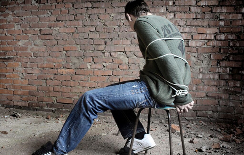 Στιγμές τρόμου για 22χρονο στην Καλαμαριά: Τρεις 19χρονοι τον λήστεψαν και τον απήγαγαν