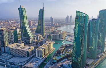 Σειρήνες και στο Μπαχρέιν: Όλοι τρέχουν να σωθούν εν αναμονή ιρανικής επίθεσης