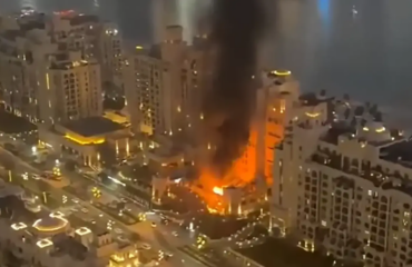 Ελληνίδα κάτοικος του Ντουμπάι: «Πέφτουν βόμβες πάνω από τα κεφάλια μας – Προσευχηθείτε» (βίντεο)