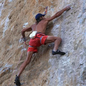 Tραγωδία στην Κάλυμνο: Νεκρός ένας 60χρονος αναρριχητής – Σκοτώθηκε μετά από πτώση από ύψος 10 μέτρων