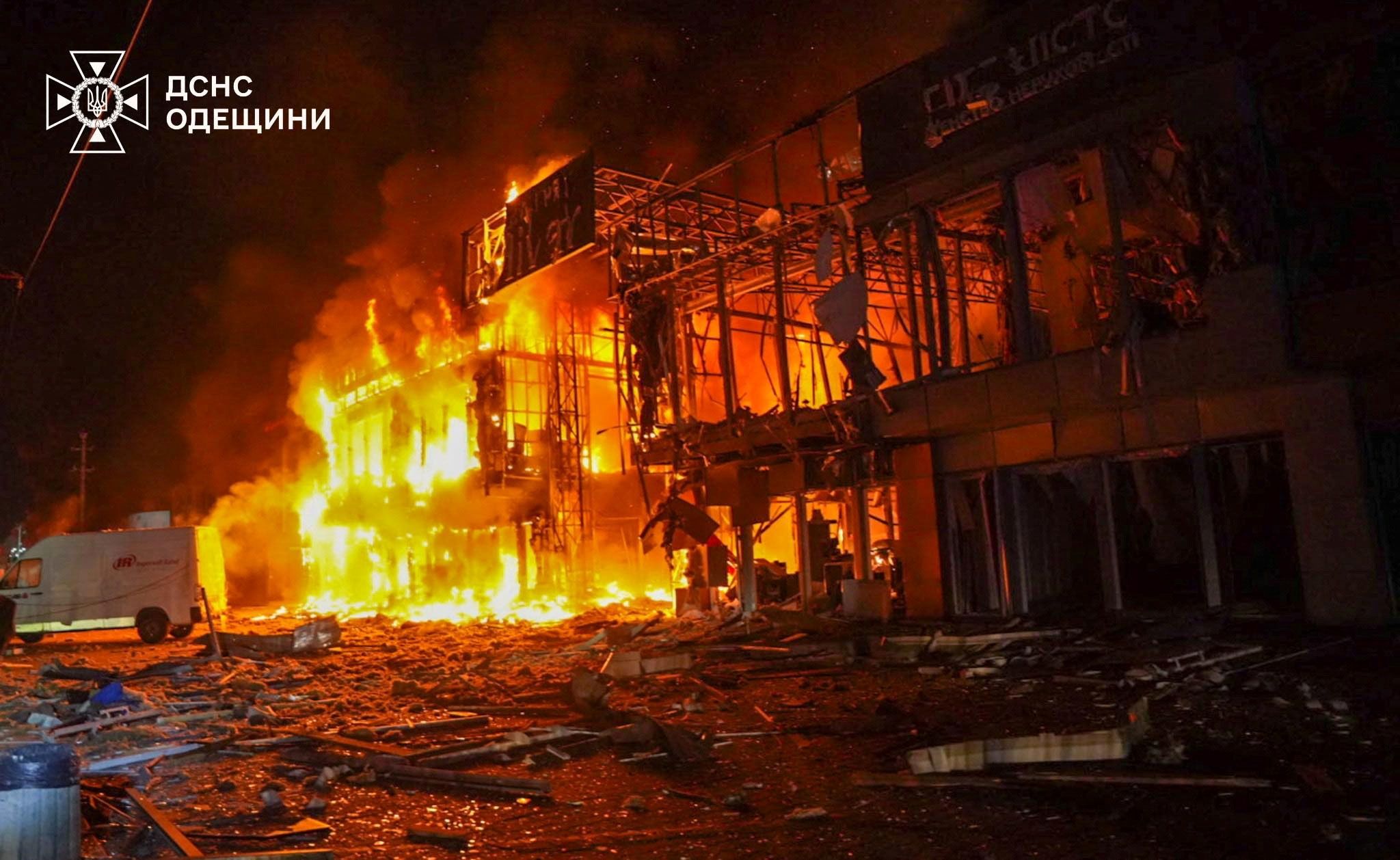 Πρωτοφανή πλάνα: Η Ρωσία εξαπέλυσε τεράστιο «κύμα» από Geran-2 στην Οδησσό – Λαμπάδιασαν ολόκληρα κτήρια (βίντεο)