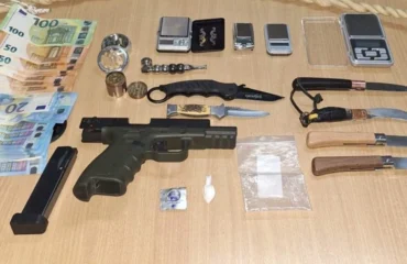 Ρόδος: Για βία κατά της θείας του κατηγορήθηκε… μέσα στα όπλα και τα ναρκωτικά τον εντόπισαν (φωτο)