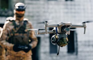 O CEO της Rheinmetall αμφισβητεί την αποτελεσματικότητα των ουκρανικών drones: «Είναι σαν lego»