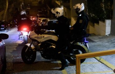 Επεισόδιο ξυλοδαρμού στη Θεσσαλονίκη: Άγνωστοι μπήκαν σε νυχτερινό κέντρο και τα έκαναν «γυαλιά καρφιά»