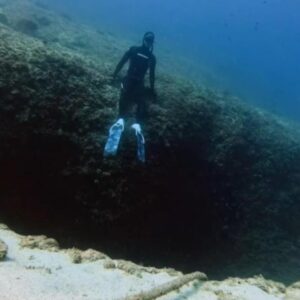 Δύτες θα μπουν στο «Πηγάδι του Διαβόλου» για να ανασύρουν τον νεκρό πιλότο: Δείτε πόσο επικίνδυνο είναι το σημείο