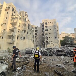 Το Ιράν βομβάρδισε τη βιομηχανική ζώνη της Μπερ Σεβά στο νότιο Ισραήλ: Φόβοι για διαρροή χημικών αερίων