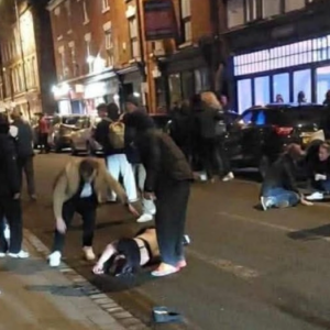 Βρετανία: Αυτοκίνητο έπεσε πάνω σε πεζούς στο Ντέρμπι – Τουλάχιστον 20 τραυματίες (βίντεο)