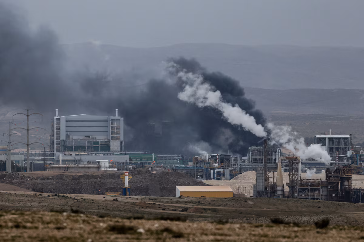 Ιρανικά πλήγματα με πυραύλους στις υποδομές της Emirates Global Aluminium στο Άμπου Ντάμπι – Δείτε βίντεο