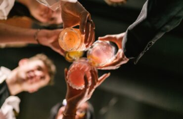 ΕΛ.ΑΣ: Δύο συλλήψεις στην Πάτρα για πώληση αλκοόλ σε 15χρονη