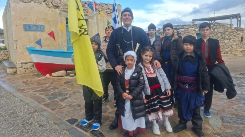 Ακόμα στην Γαύδο παραμένουν εγκλωβισμένοι οι μαθητές και οι γονείς του δημοτικού σχολείου Βούλας