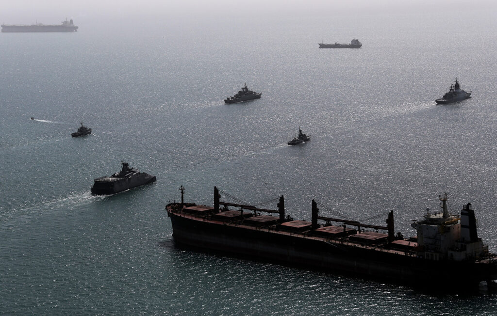 Το Ιράν ενέκρινε σχέδιο για την επιβολή διοδίων στα πλοία που διέρχονται από τα Στενά του Ορμούζ