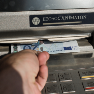 Θεσσαλονίκη: Συνελήφθη 42χρονος που απασχολούσε ανυποψίαστους πολίτες ενώ τραβούσαν χρήματα από ΑΤΜ