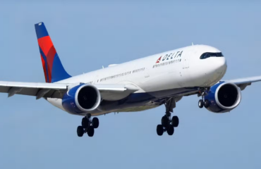 Βίντεο: Κινητήρας αεροσκάφους της Delta Airlines άρπαξε φωτιά λίγο μετά την απογείωση