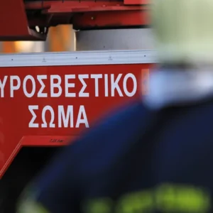 Γκύζη: Φωτιά σε διαμέρισμα – Μεγάλη επιχείρηση με 21 πυροσβέστες και 8 οχήματα