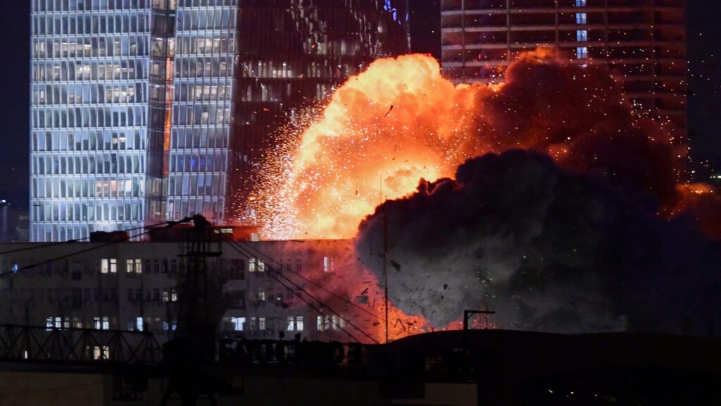 Μαχητικά αεροσκάφη του Ισραήλ βομβάρδισαν το εργοστάσιο πετροχημικών ουσιών στο Ταμπρίζ – Δείτε βίντεο