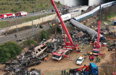 Έγκλημα στα Τέμπη: Το Δημόσιο αποζημιώνει με 400.000 ευρώ τους συγγενείς θυμάτων της τραγωδίας