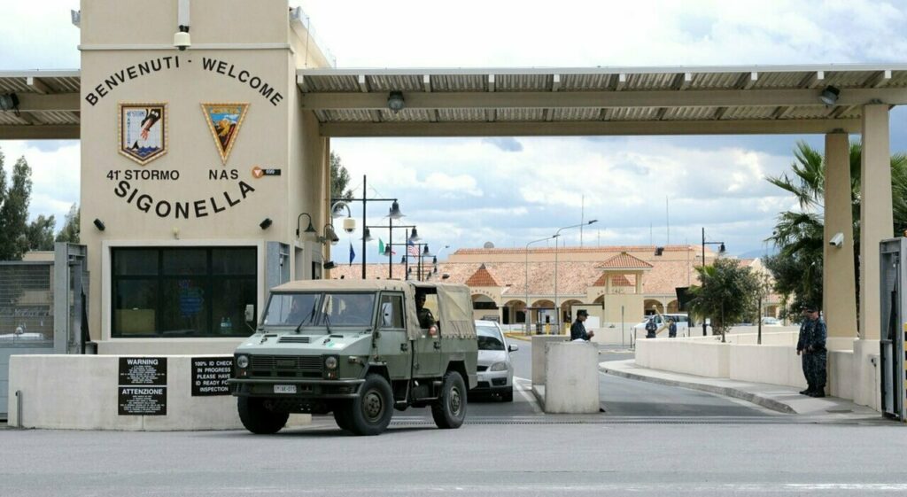 Η Ιταλία αρνήθηκε σε αμερικανικό στρατιωτικό αεροσκάφος να προσγειωθεί σε βάση στη Σικελία