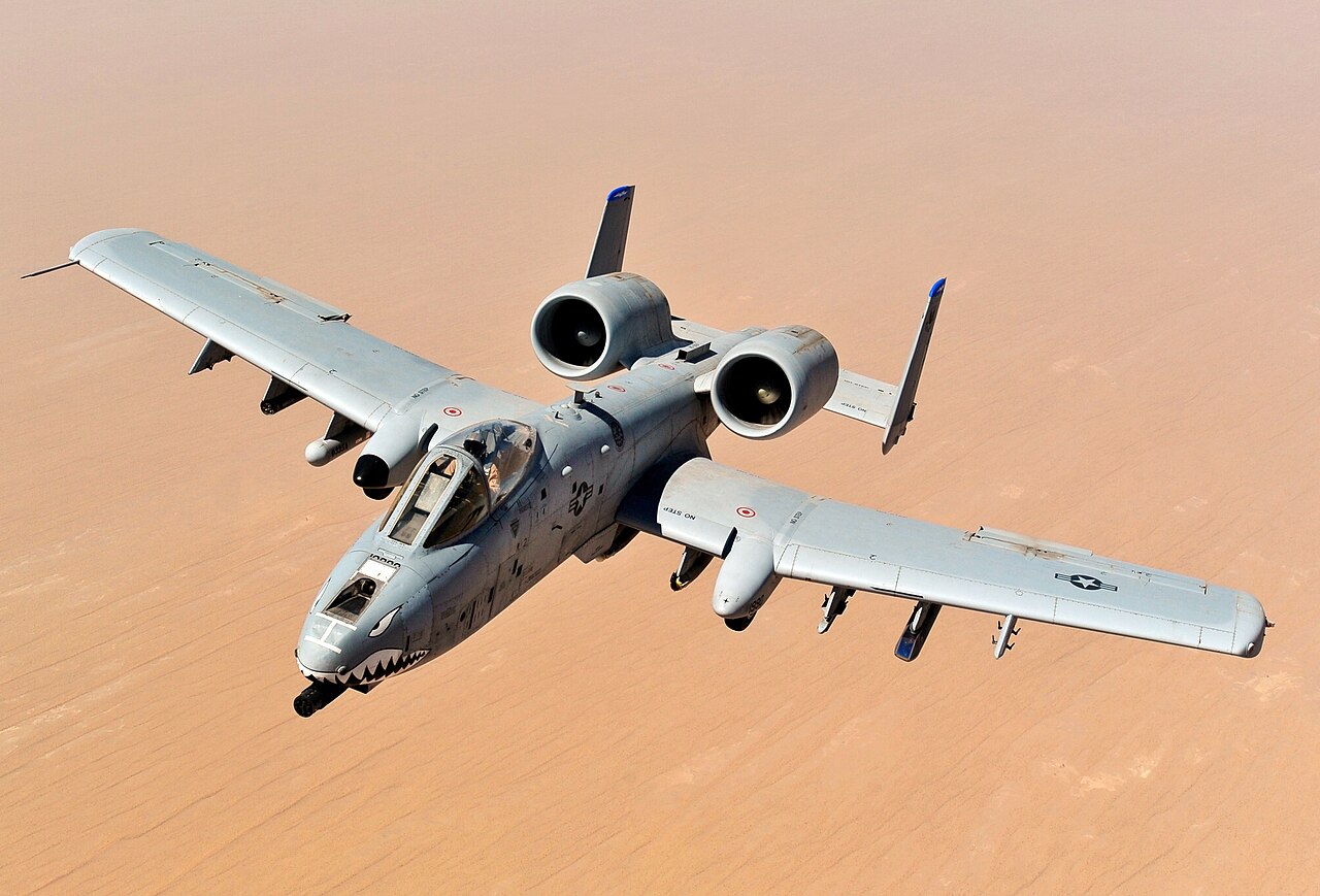 Αμερικανικά A-10 Warthog μεταφέρονται στην Μέση Ανατολή