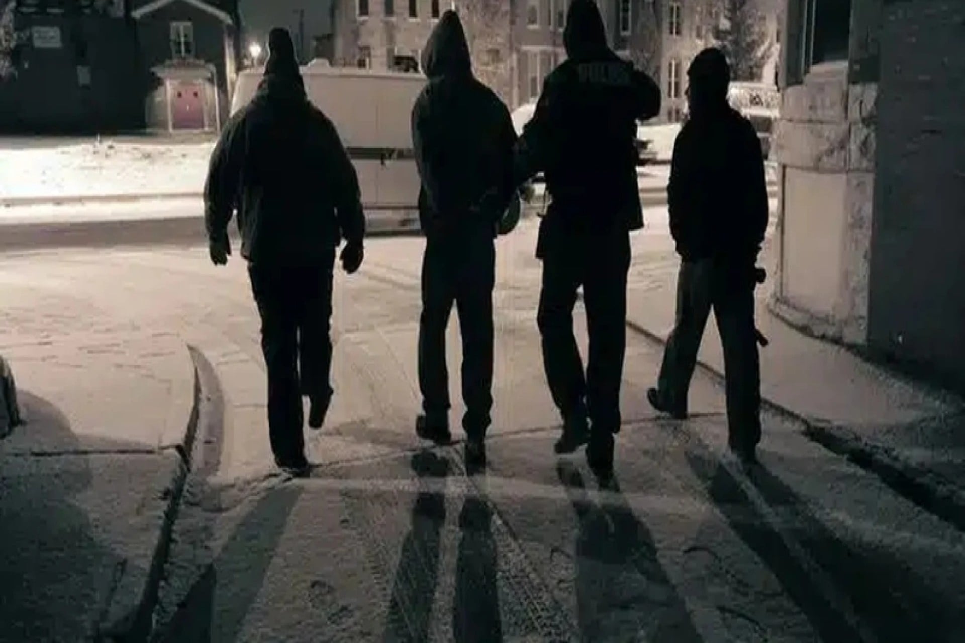 Τρόμος για δύο νεαρούς στο Κορωπί: Δέχθηκαν άγρια επίθεση από 20 άτομα