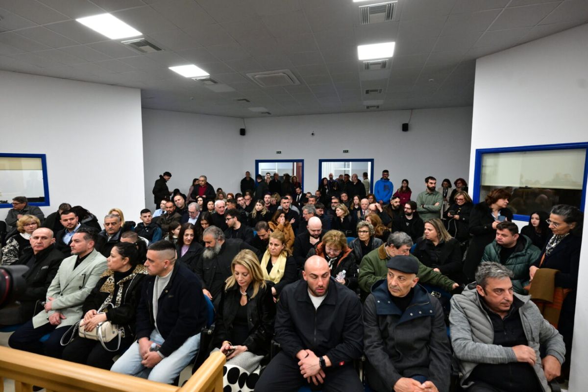 Έγκλημα στα Τέμπη: Δρακόντεια τα μέτρα ασφαλείας κατά την επανέναρξη της δίκης που διεξάγεται στη Λάρισα