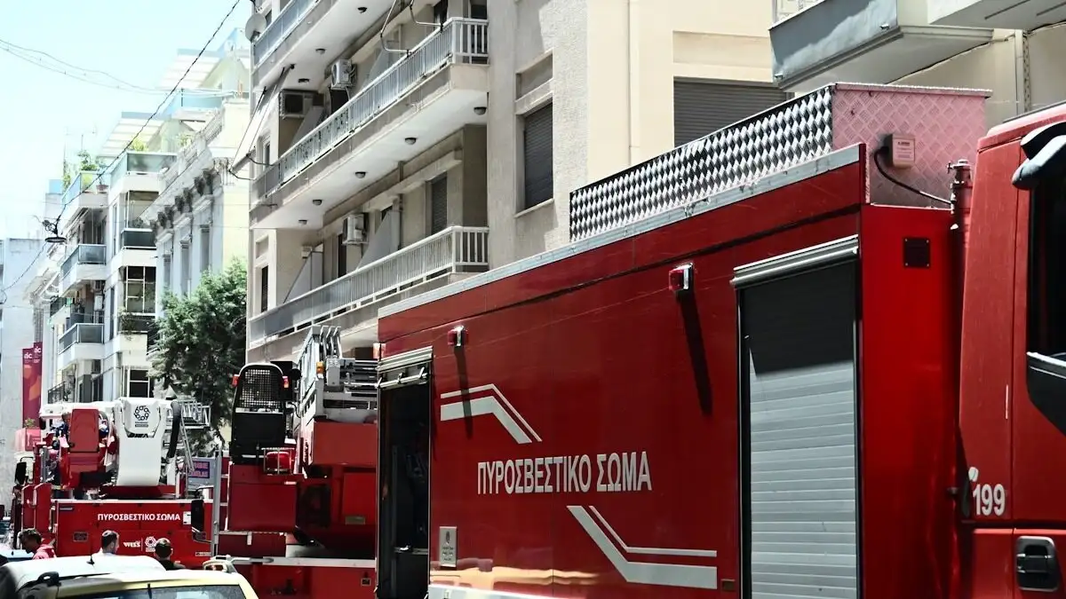 Φωτιά σε κτίριο του υπουργείου Εσωτερικών – Άμεση επέμβαση της Πυροσβεστικής