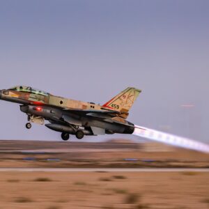 Η ισραηλινή Αεροπορία χτυπά θέσεις αεράμυνας και βαλλιστικούς πυραύλους στο Ιράν (βίντεο)